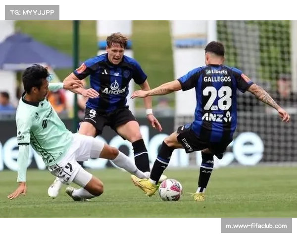 澳超上半场兰德尔世界波破门 奥克兰暂时领先西悉尼流浪者